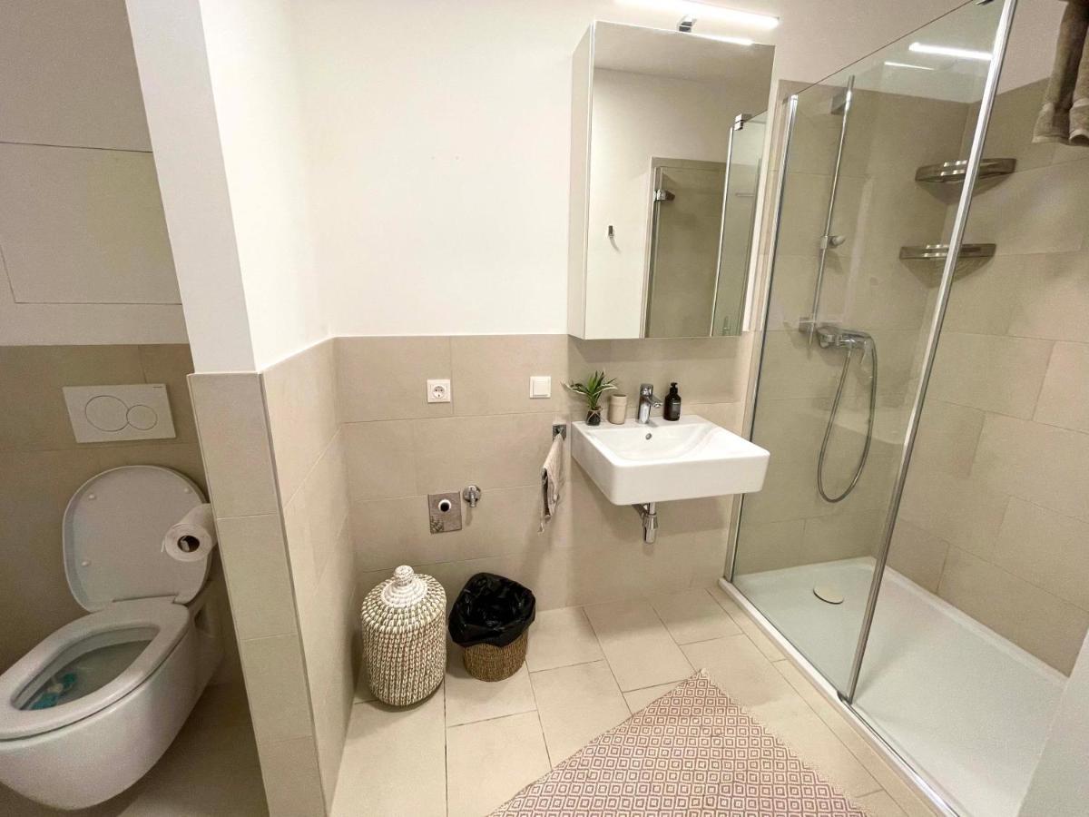Urban Oasis: Stylische Wohnung Vienna Esterno foto